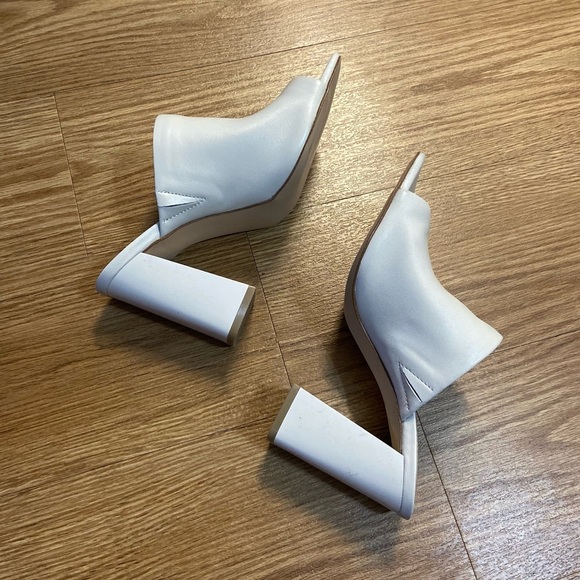 STEVE MADDEN Tule Block Heel Sandal - Picture 7 of 11